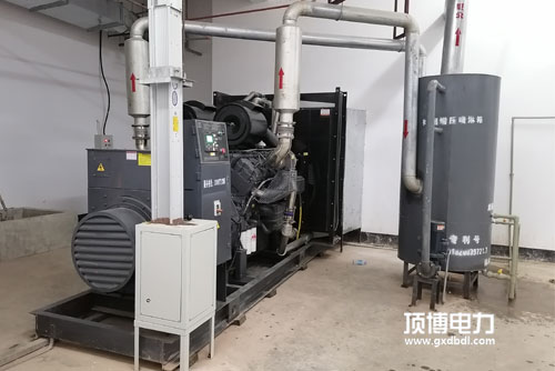 一台300kw康明斯柴油发电机组出现启动困难状况